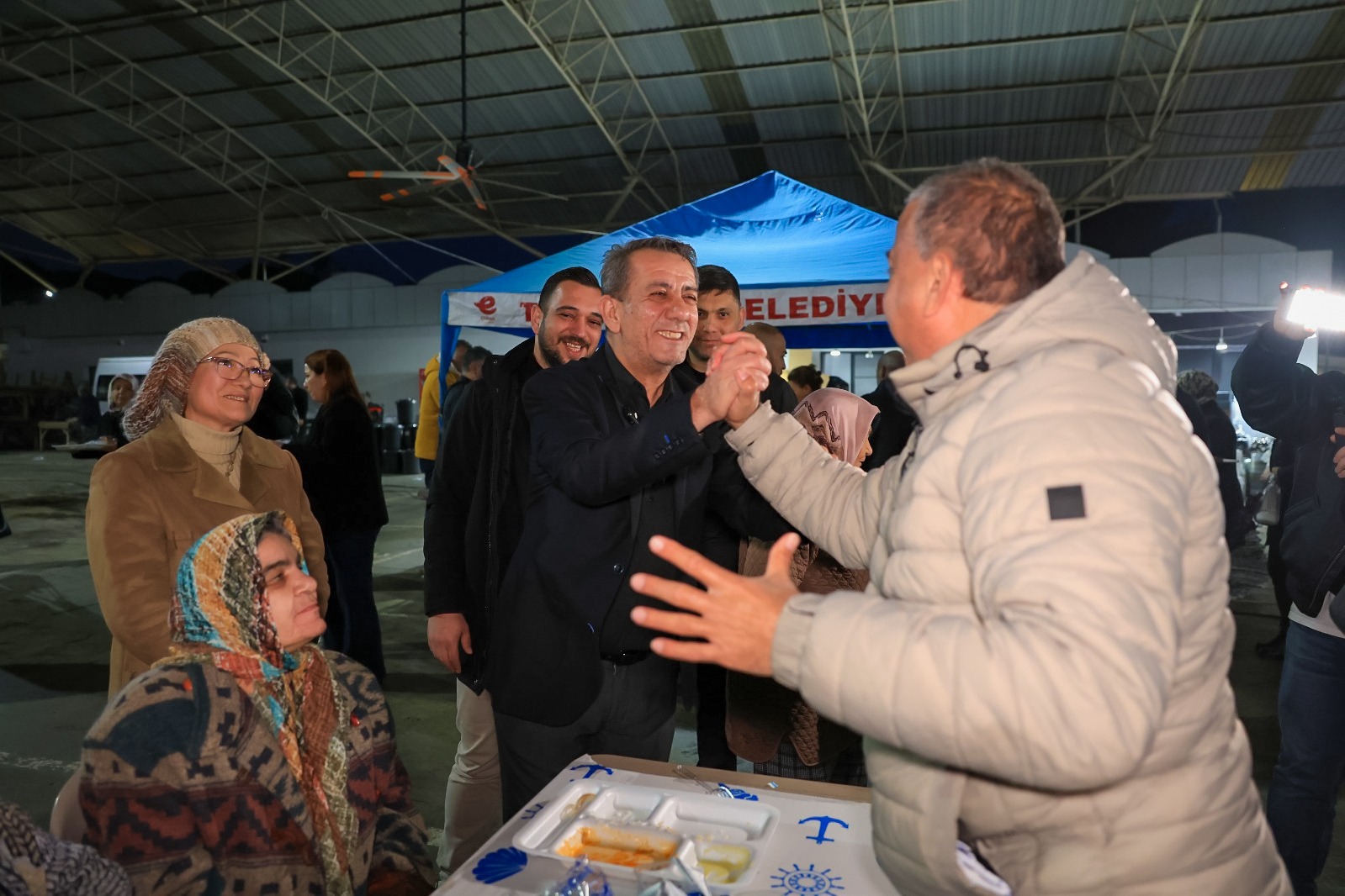 BAŞKAN YETİŞKİN’İN İFTAR SOFRALARI BİNLERCE KİŞİYİ AĞIRLIYOR