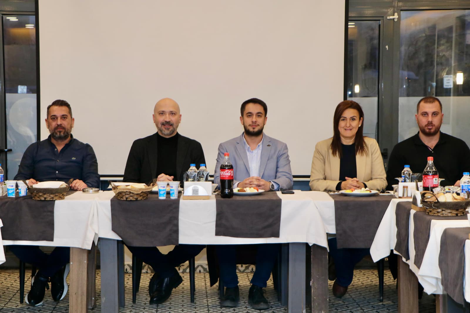 BAŞKAN ARIKAN, AK PARTİLİ GENÇLERLE BULUŞTU
