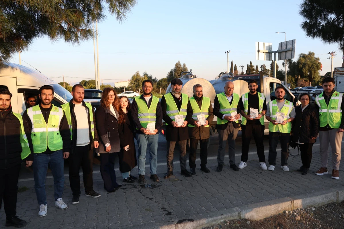 Söke’de İftara Dakikalar Kala Yolda Kalanlara Gönül Sofrası