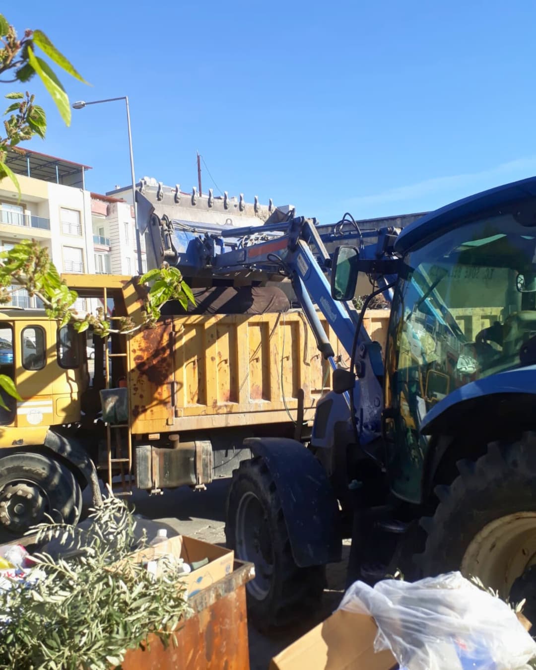 Söke Belediyesi’nden Sanayi Sitesinde Pazar Mesaisi