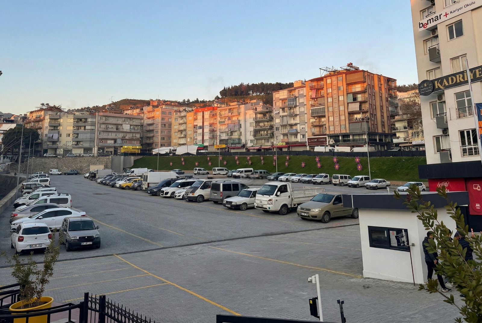 BAŞKAN ANIL YETİŞKİN’DEN VATANDAŞA NEFES ALDIRAN DESTEK: OTOPARKLARDA EFEM KART AYRICALIĞI BAŞLADI