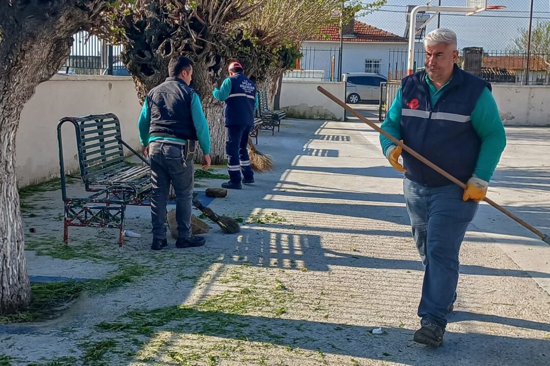 EFELER’İN YEŞİL EKİPLERİNDEN KOCAGÜR MAHALLESİ’NDE KAPSAMLI ÇALIŞMA