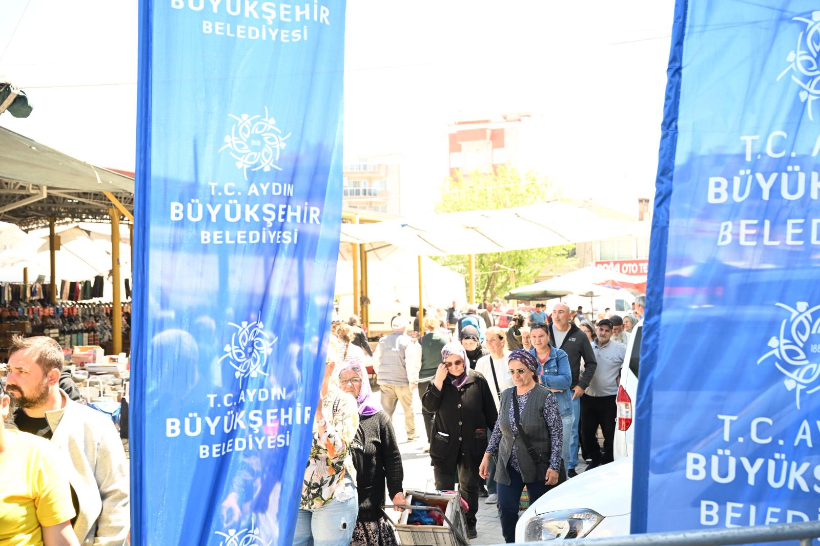 BAŞKAN ÇERÇİOĞLU BİNLERCE FİDEYİ SÖKE’DE VATANDAŞLAR İLE BULUŞTURDU
