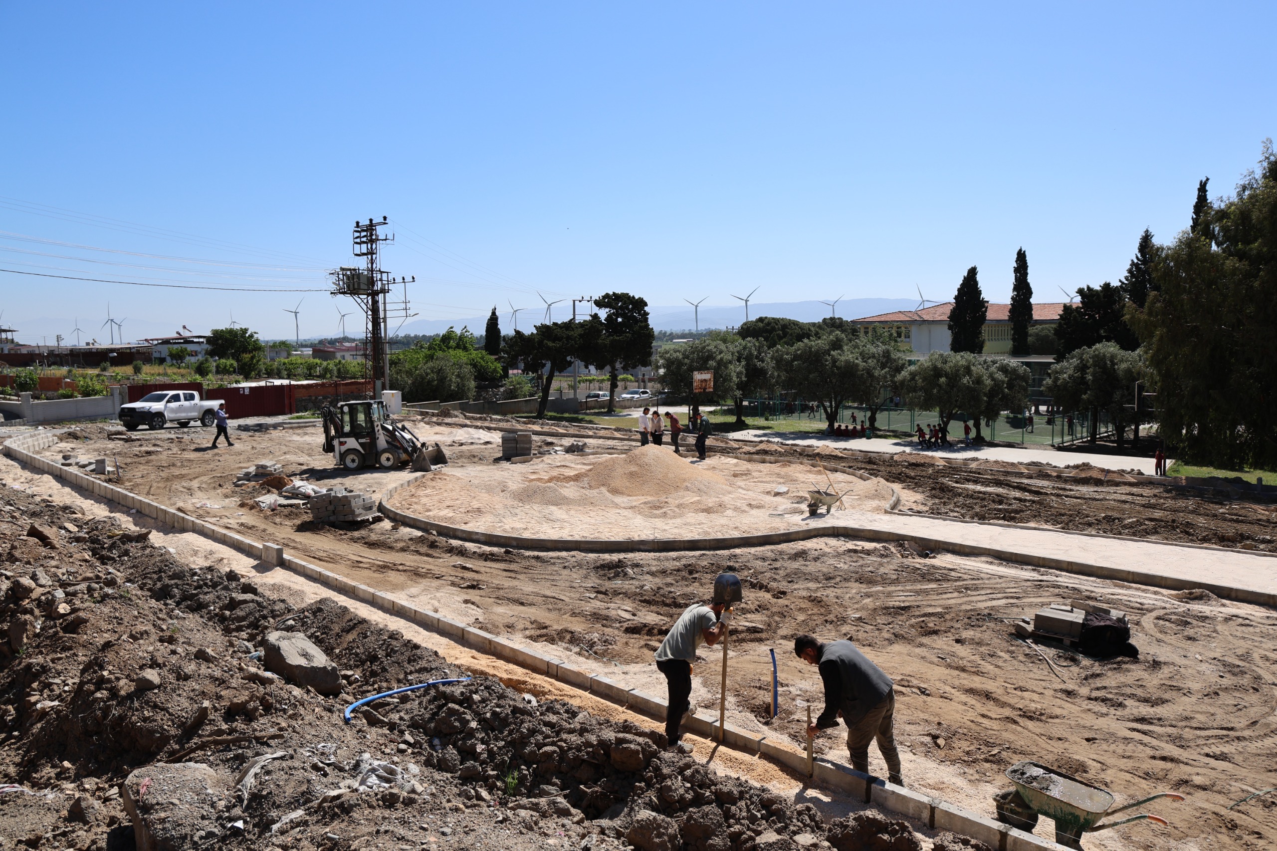 SÖKE’NİN AKÇAKONAK MAHALLESİ’NE PARK VE YEŞİL ALAN KAZANDIRILIYOR
