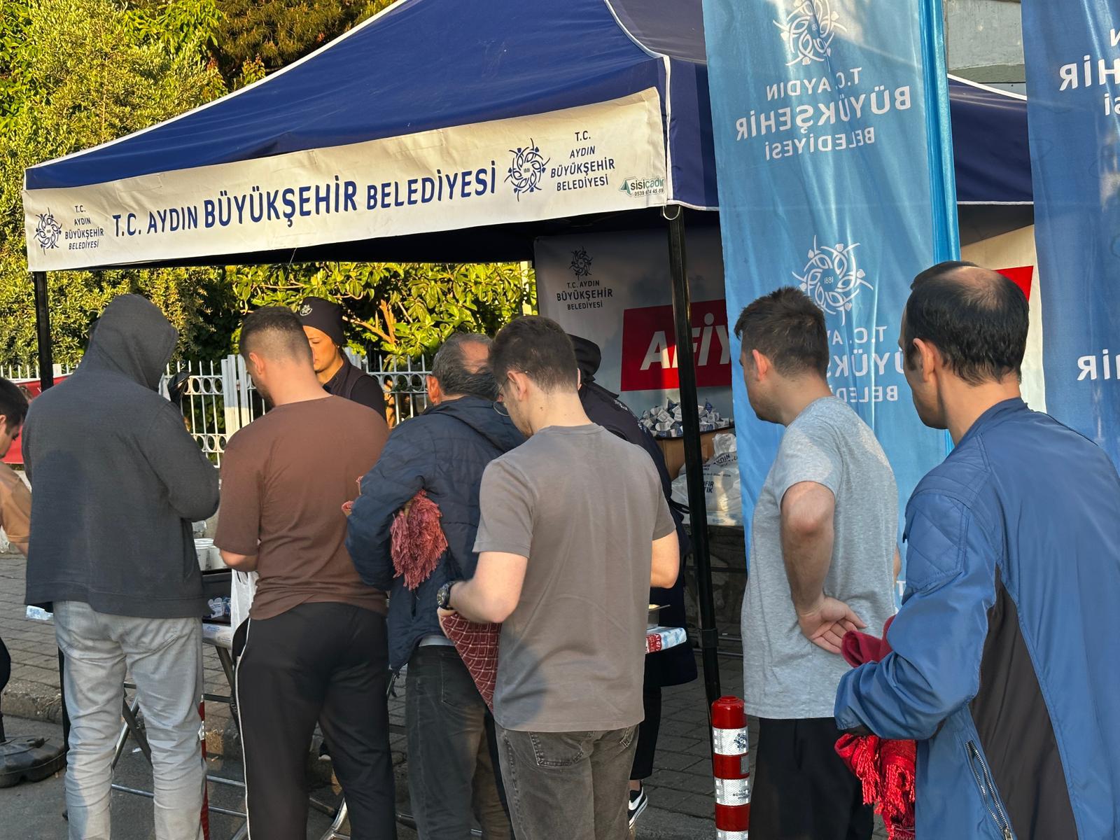 AYDIN BÜYÜKŞEHİR BELEDİYESİ VATANDAŞLARLA BAYRAMLAŞTI