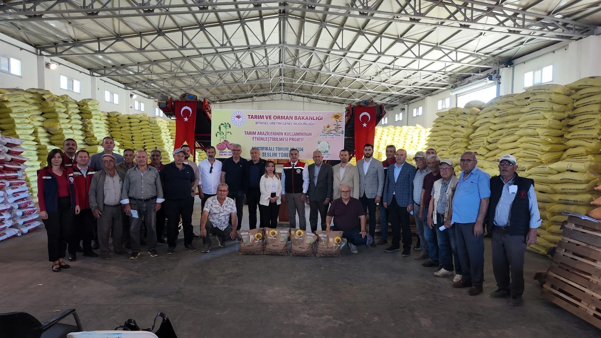 Söke Ovası’nda Ayçiçeğine Can Suyu: Çiftçiye Sertifikalı Tohum Desteği