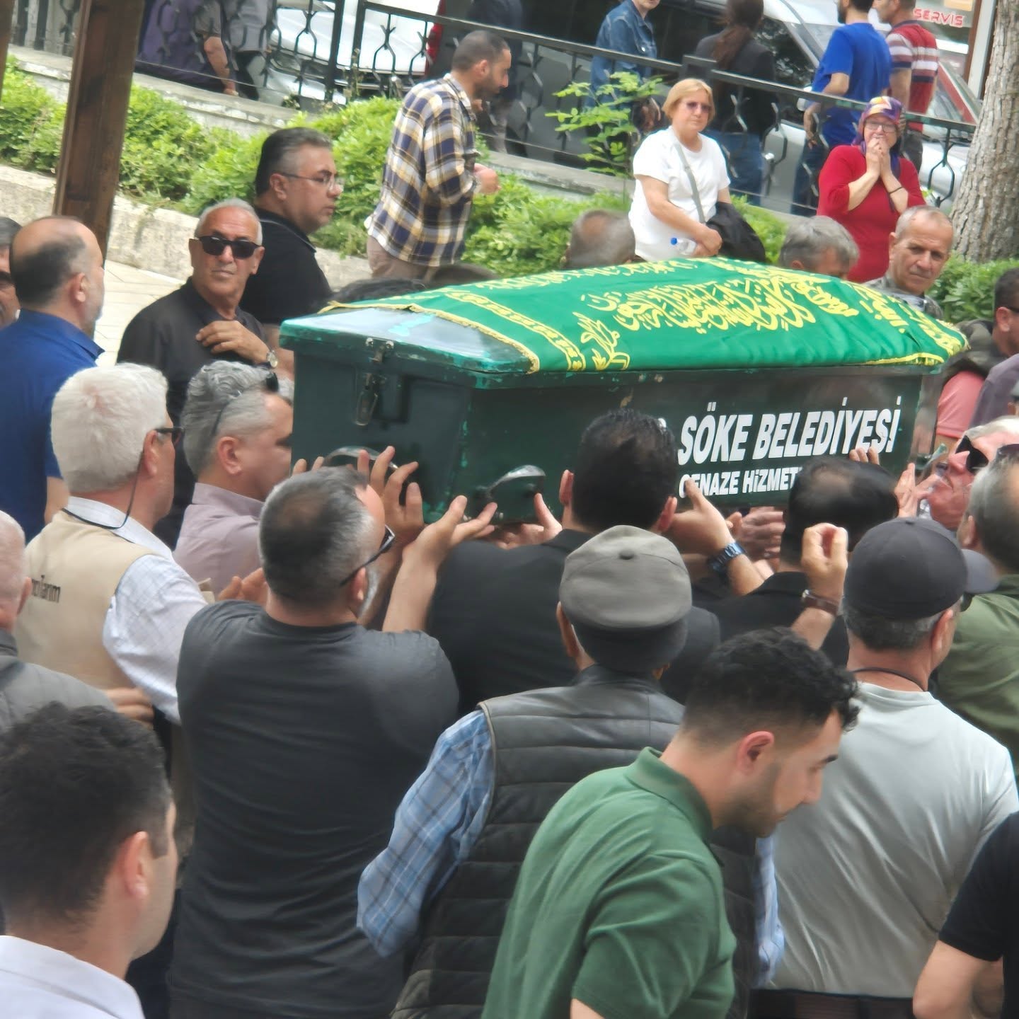 Söke Sanayisinin “Renault Hüseyin” Ustası Son Yolculuğuna Uğurlandı
