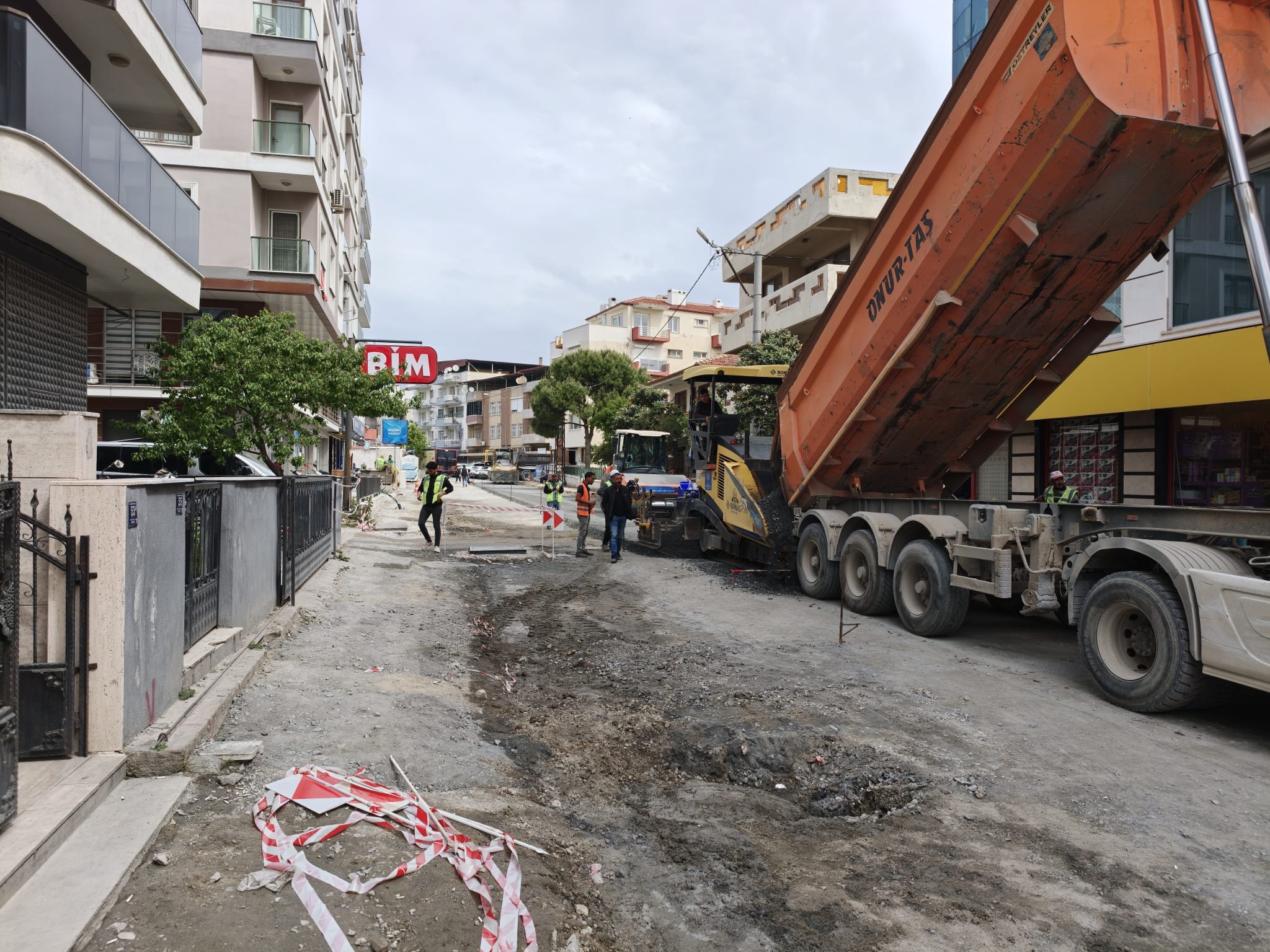 BAŞKAN ÇERÇİOĞLU’NUN ÖNCÜLÜĞÜNDE AYDIN’IN TÜM İLÇELERİNDE ULAŞIM YATIRIMLARI DEVAM EDİYOR