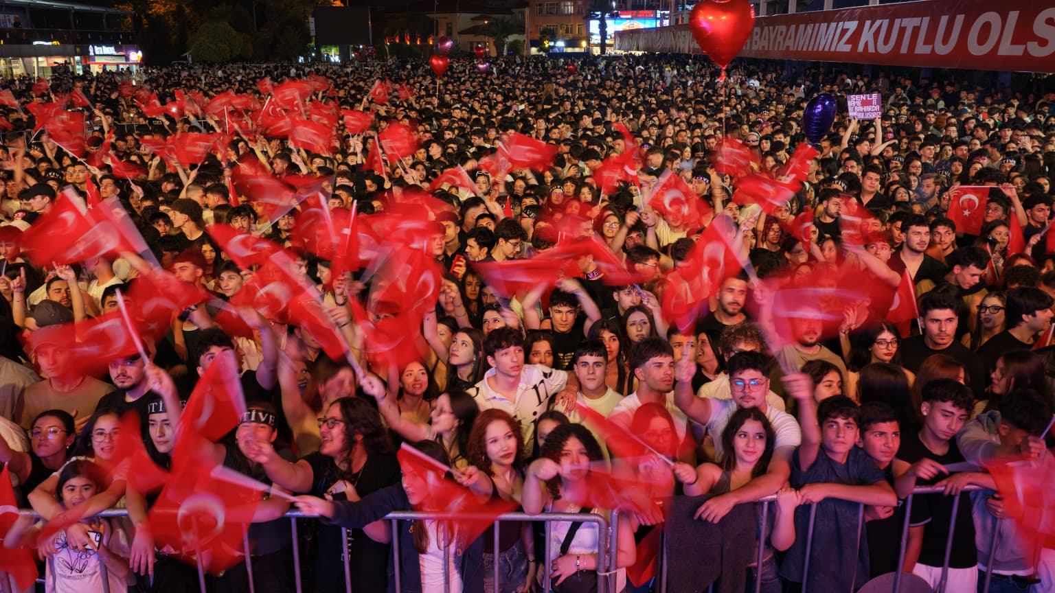 AYDIN BÜYÜKŞEHİR BELEDİYESİ 19 MAYIS ATATÜRK’Ü ANMA, GENÇLİK VE SPOR BAYRAMI’NI 40 BİN AYDINLIYLA KUTLADI