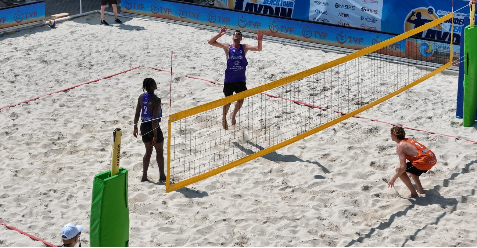 BAŞKAN ÇERÇİOĞLU’NUN ÖNCÜLÜĞÜNDE PLAJ VOLEYBOLUNUN KALBİ AYDIN TEKSTİL PARK’TA ATIYOR