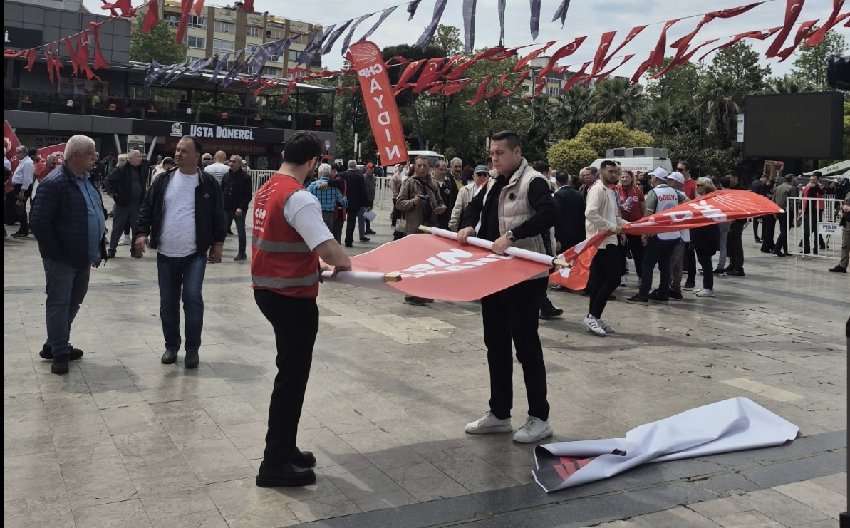 AYDIN’DA 1 MAYIS KUTLAMALARINDA TARTIŞMA: CHP ALANI TERK ETTİ