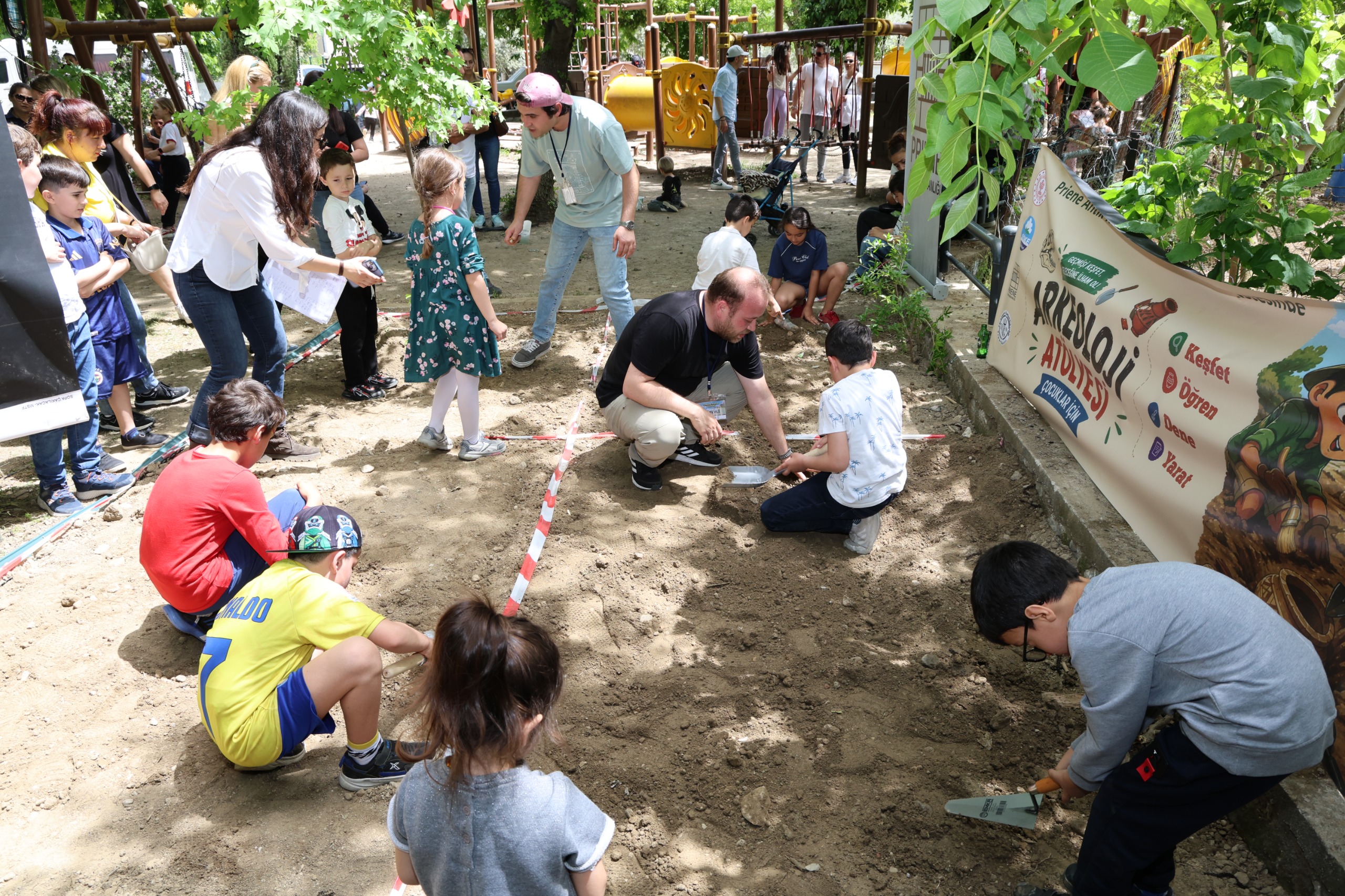 Minik Kaşifler Priene’de Tarihin İzini Sürdü