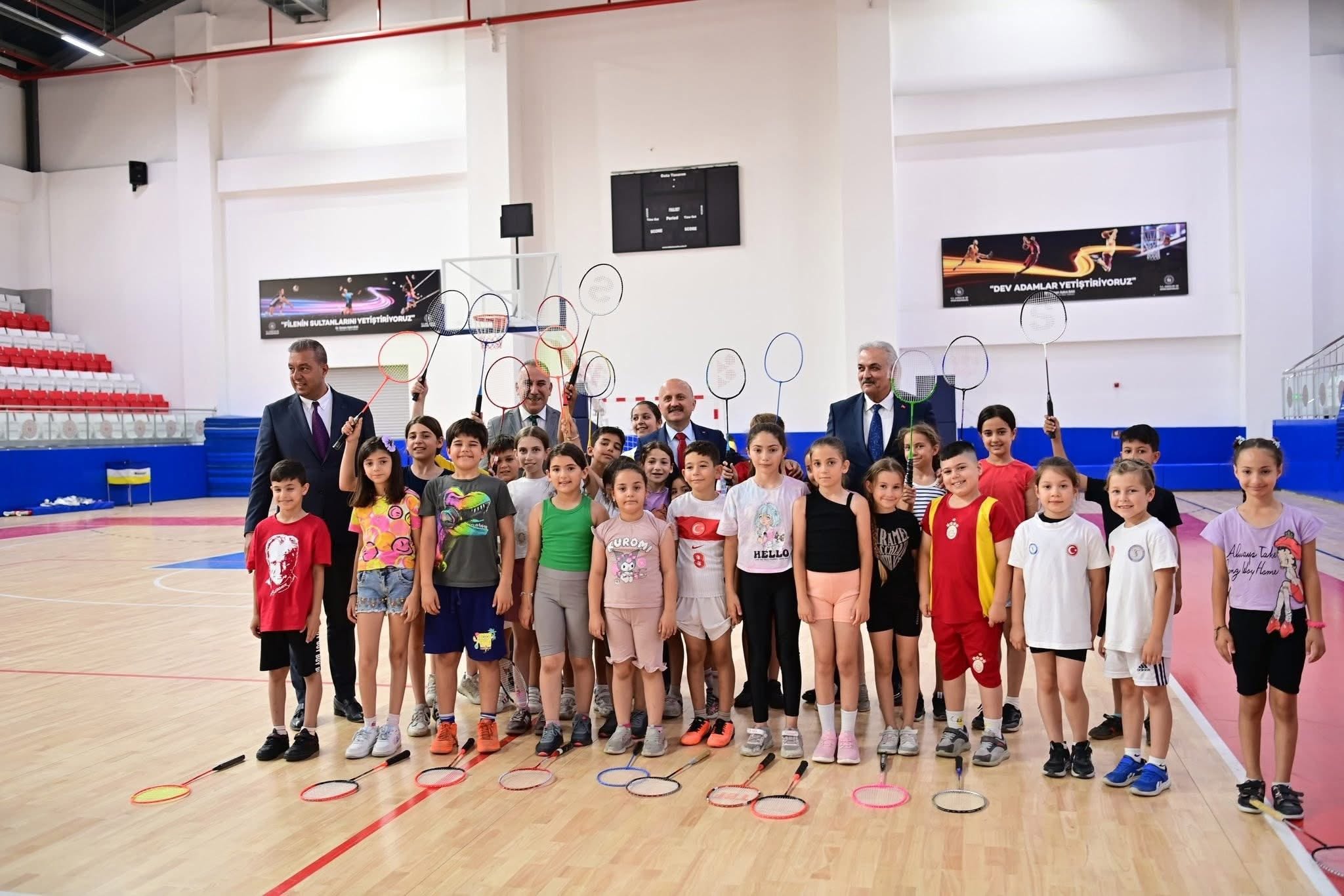 VALİ OSMAN VAROL SÖKE GENÇLİK VE SPOR KOMPLEKSİ’NDE İNCELEMELERDE BULUNDU
