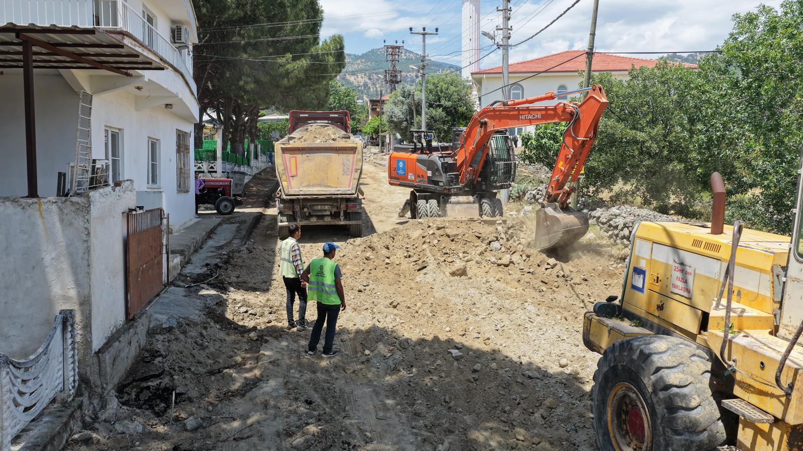 BAŞKAN ÇERÇİOĞLU’NDAN KUYUCAK’TA YOL YENİLEME ÇALIŞMASI