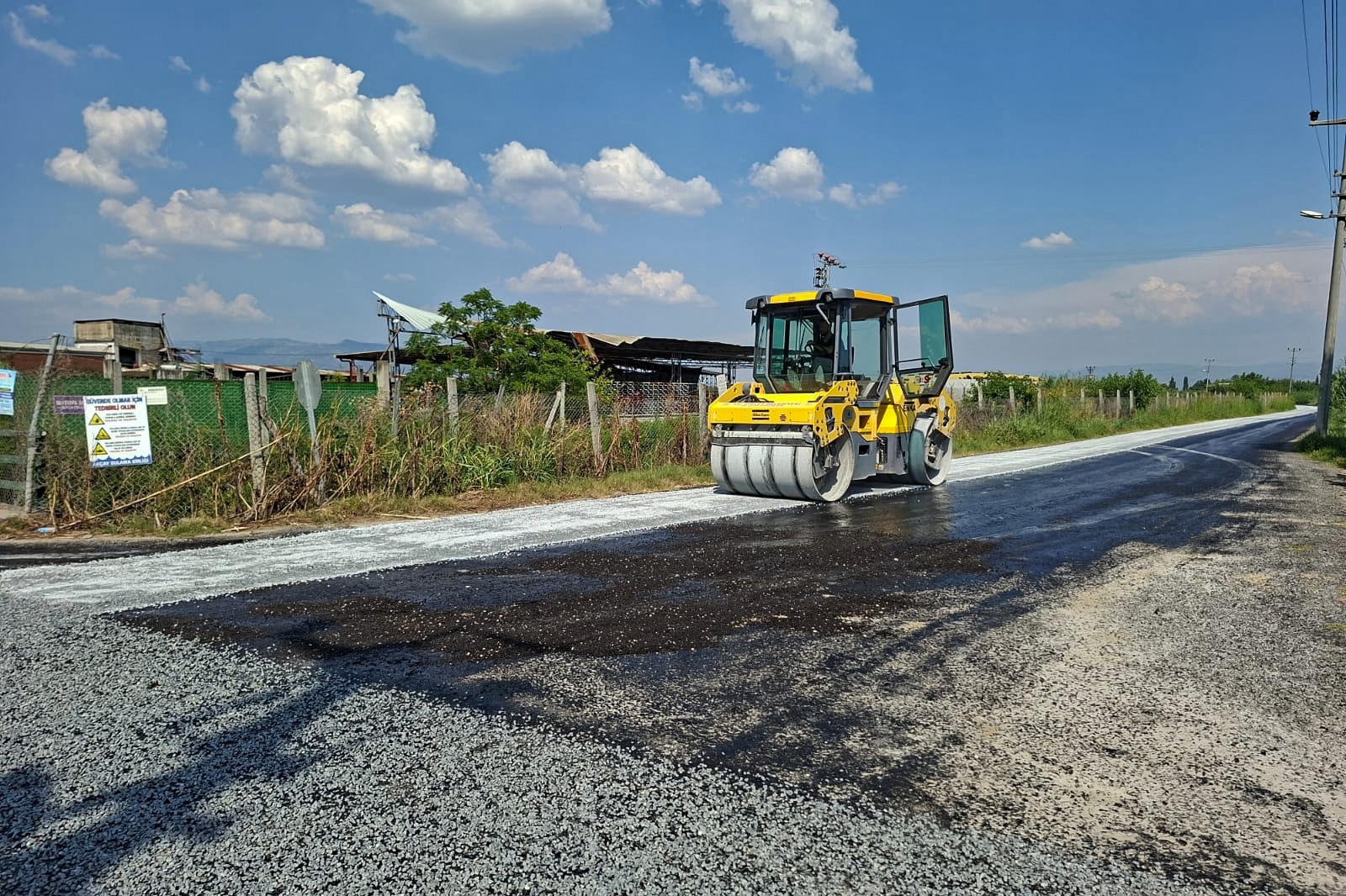 EFELER’DE YOL HAMLESİ ASFALTLAMA ÇALIŞMALARI HIZ KAZANDI
