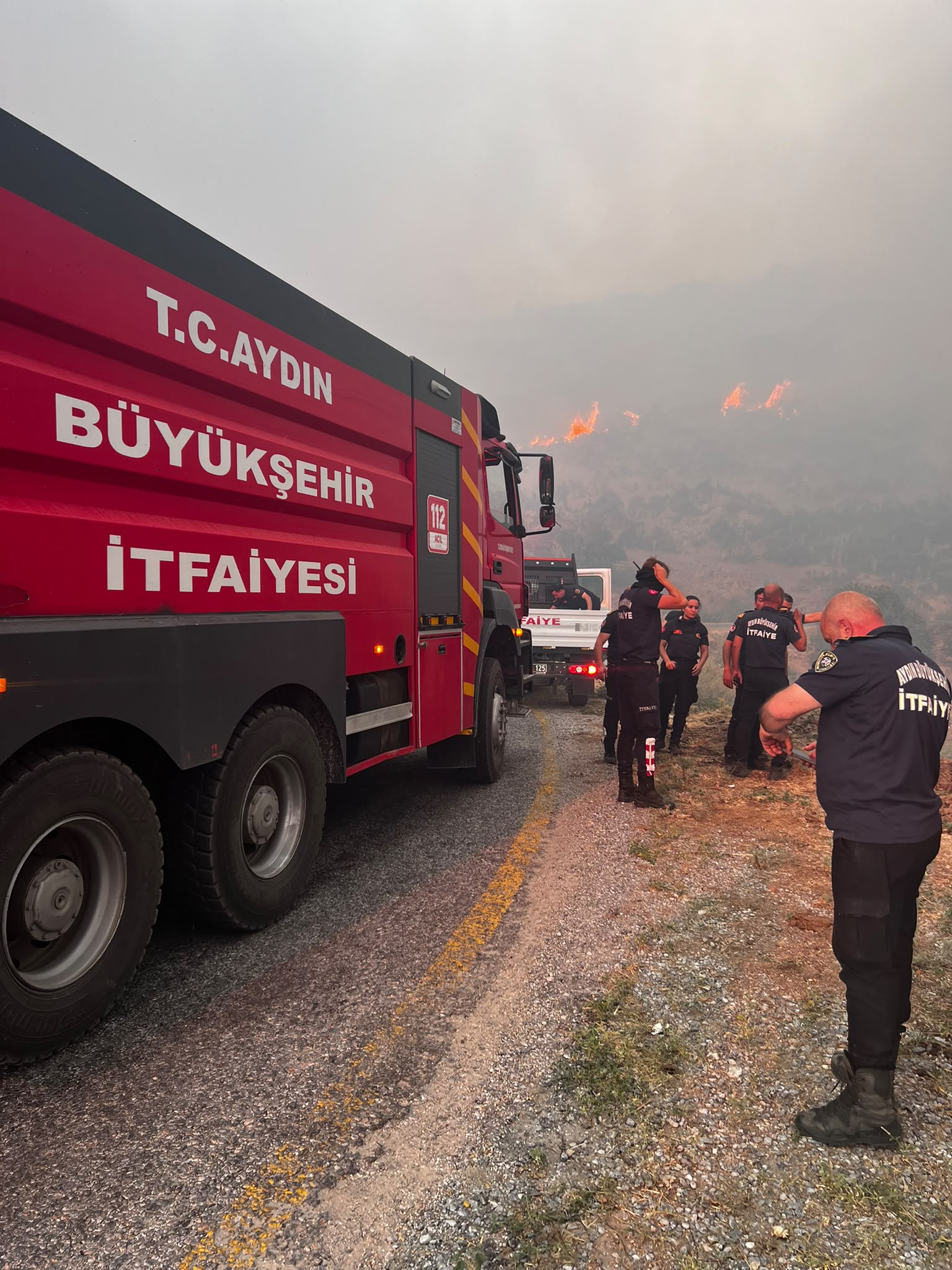 Aydın Büyükşehir Belediyesi Ekipleri Çine’de Yangına Müdahale Ediyor