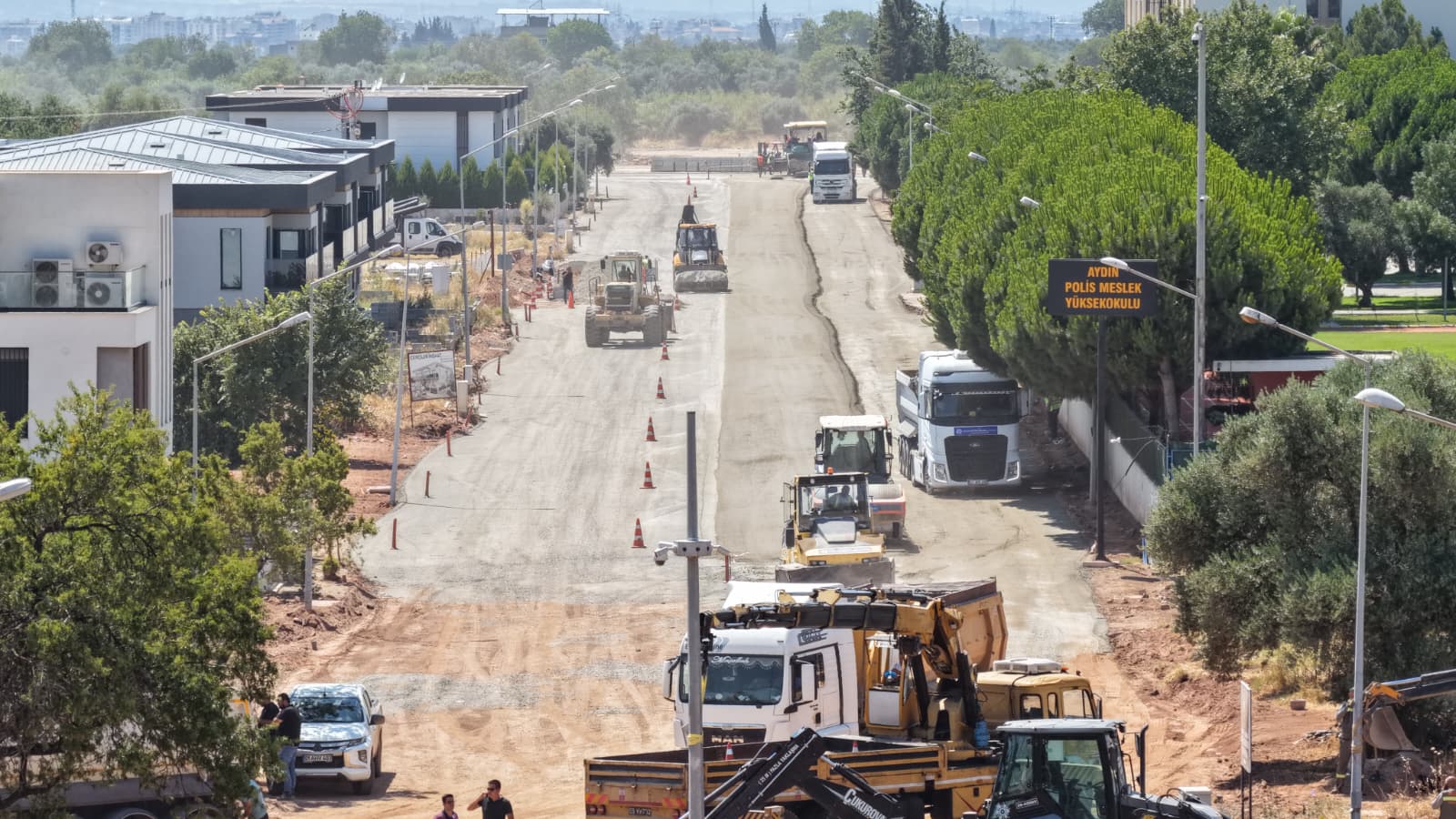 BAŞKAN ÇERÇİOĞLU’NDAN EFELER’DE YOL YAPIM ÇALIŞMASI