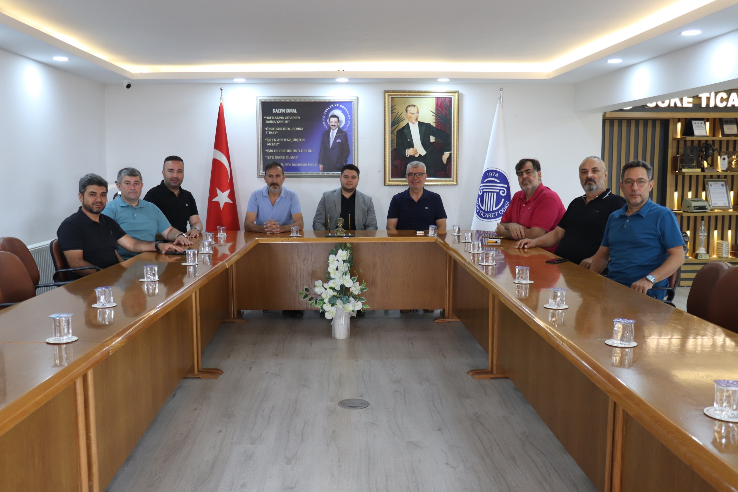 Aydın Ülkü Ocakları İl Başkanı Okan Bozkurt, Söke Ticaret Odası’nı ziyaret etti.