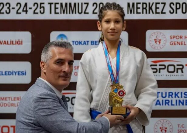 AYDINLI ALEYNA TÜRKİYE BİRİNCİSİ OLDU