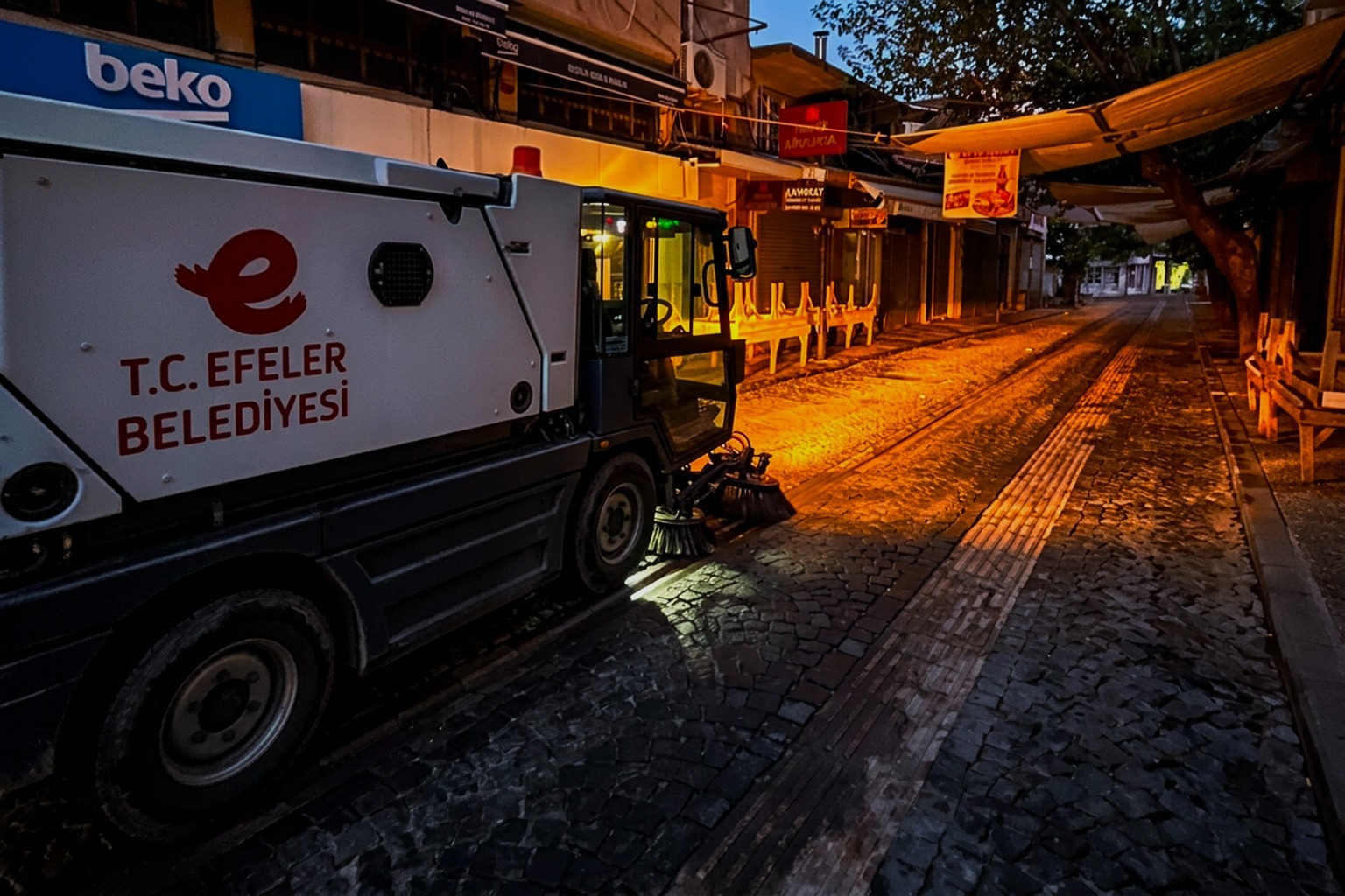 Gürbilek’ten Behçet Alp’e Sert Yanıt: “Biz Makamı Değil, Cumhuriyet’i Tercih Ettik”