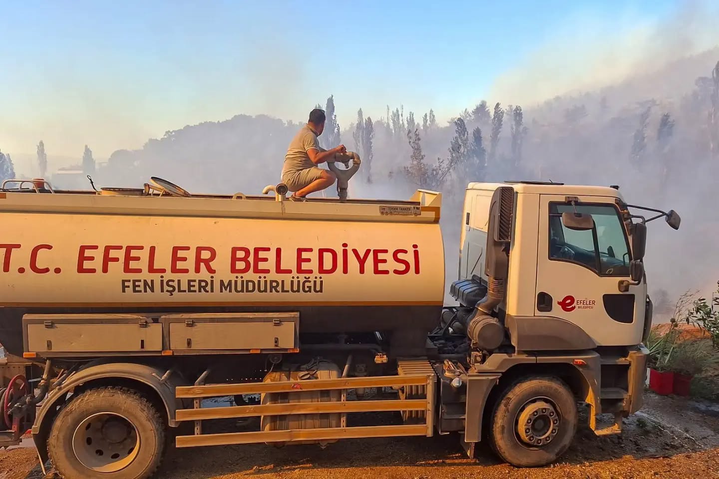 Çine’deki Yangına Efeler Belediyesi’nden Saha Desteği