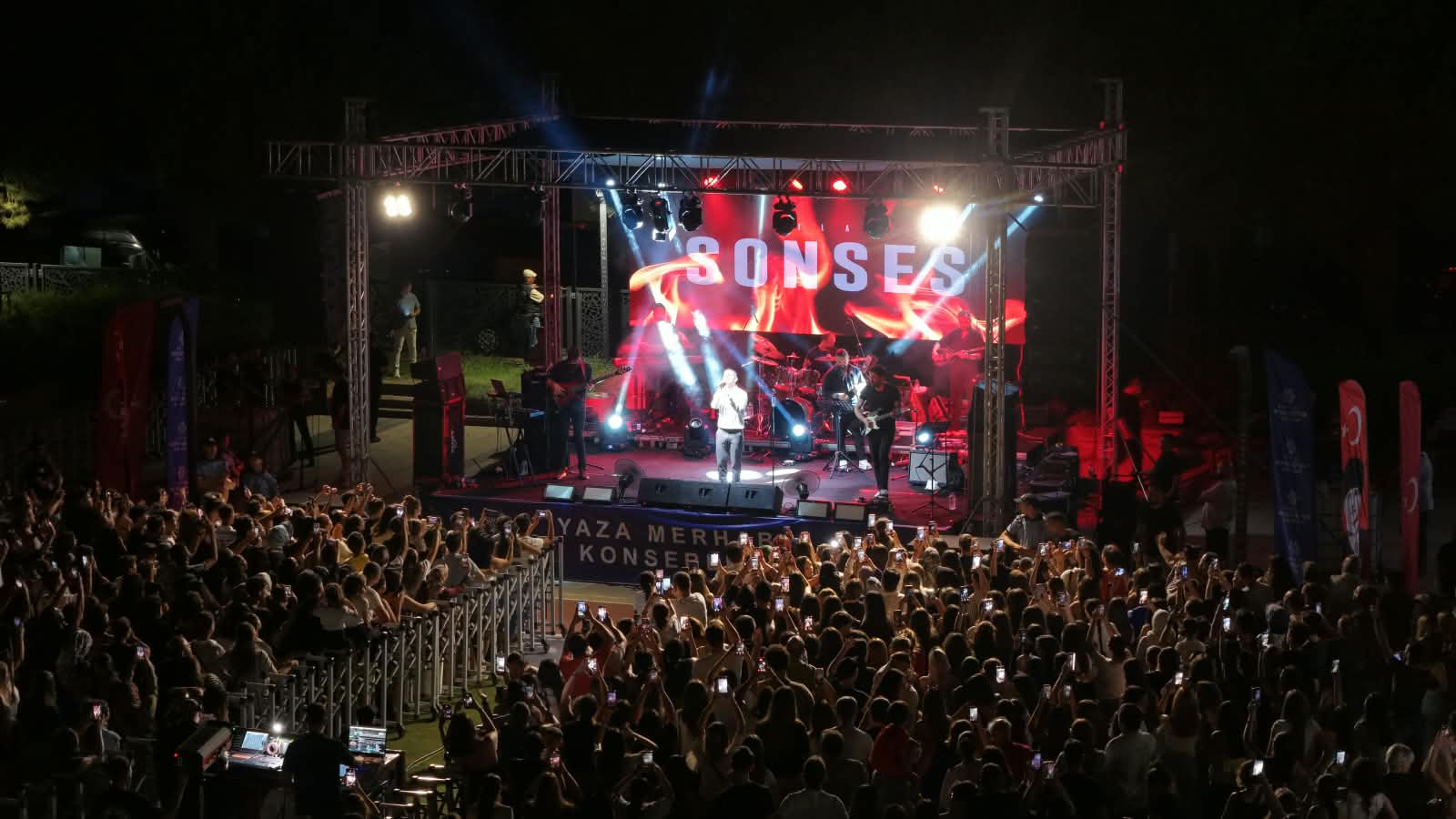 BAŞKAN ÇERÇİOĞLU’NDAN MİMAR SİNAN PARK’IN EŞSİZ ATMOSFERİNDE YAZ KONSERİ