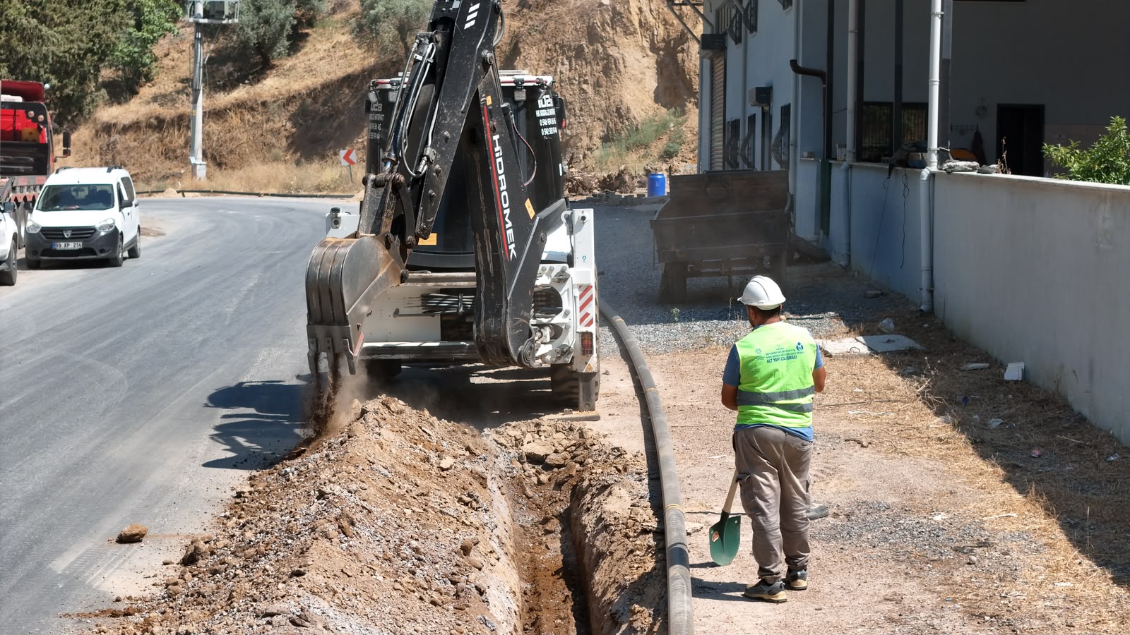 BAŞKAN ÇERÇİOĞLU’NUN ÇALIŞMALARIYLA MAHALLELERİN KAYNAK SUYU HATLARI YENİLENİYOR