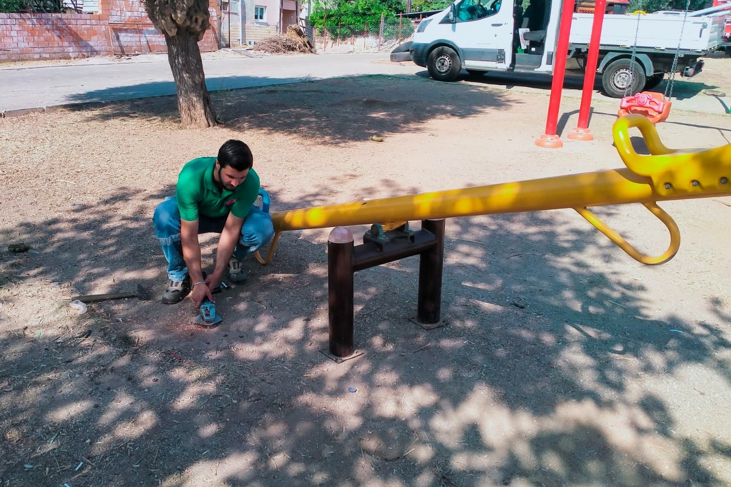 EFELER’İN ÇOCUK PARKLARINDA GÜVENLİK MESAİSİ