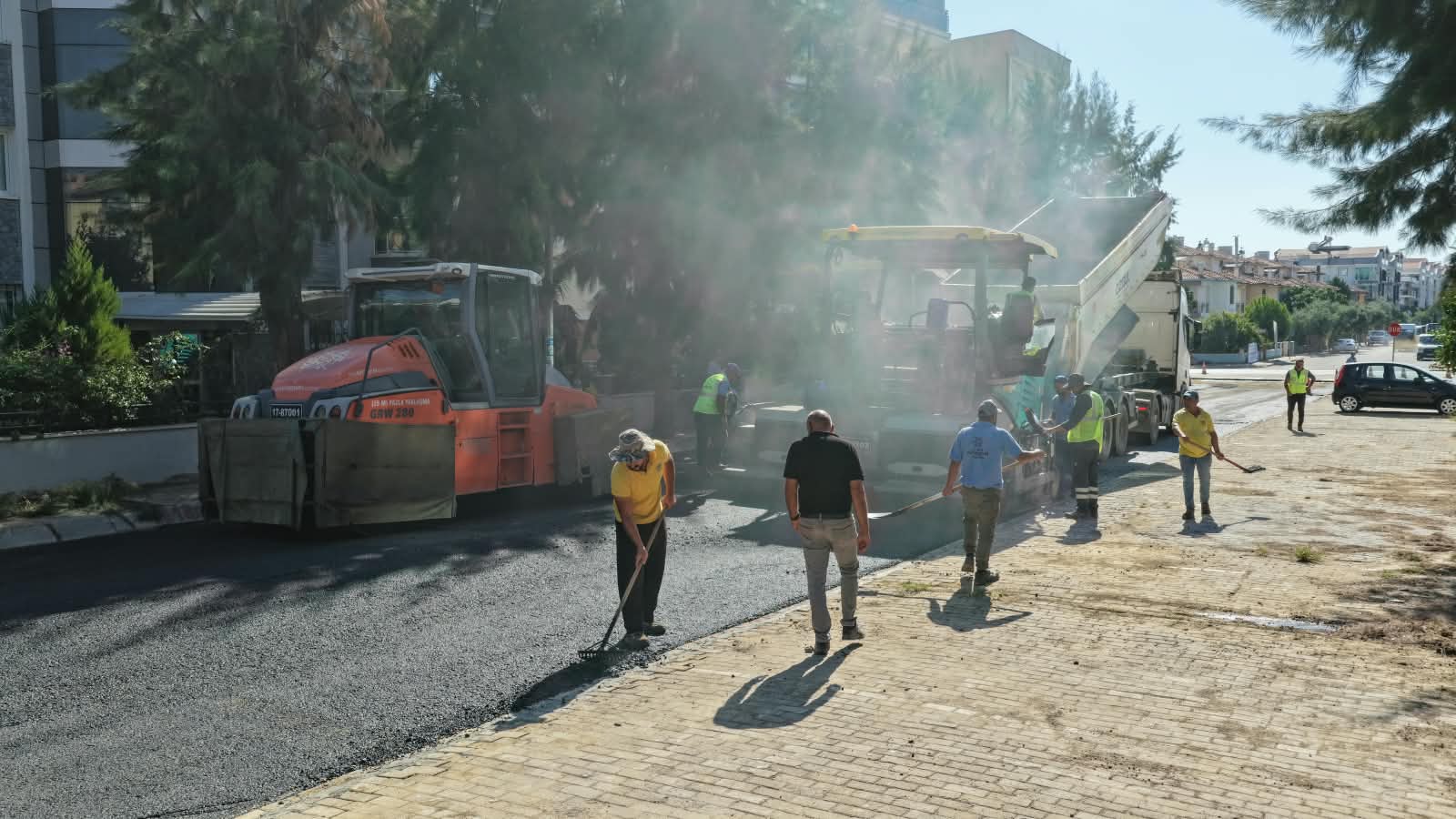 BAŞKAN ÇERÇİOĞLU’NUN ÇALIŞMALARIYLA EFELER’İN YOLLARI YENİLENİYOR