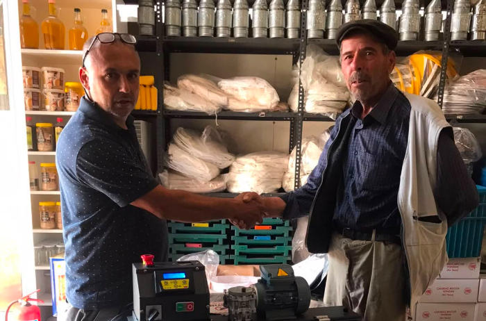 ÇAVDAR MAHALLESİ ESKİ MUHTARI HASAN HÜSEYİN KARAGÖZ, PETEK ARI ÜRÜNLERİNİ TERCİH ETTİ