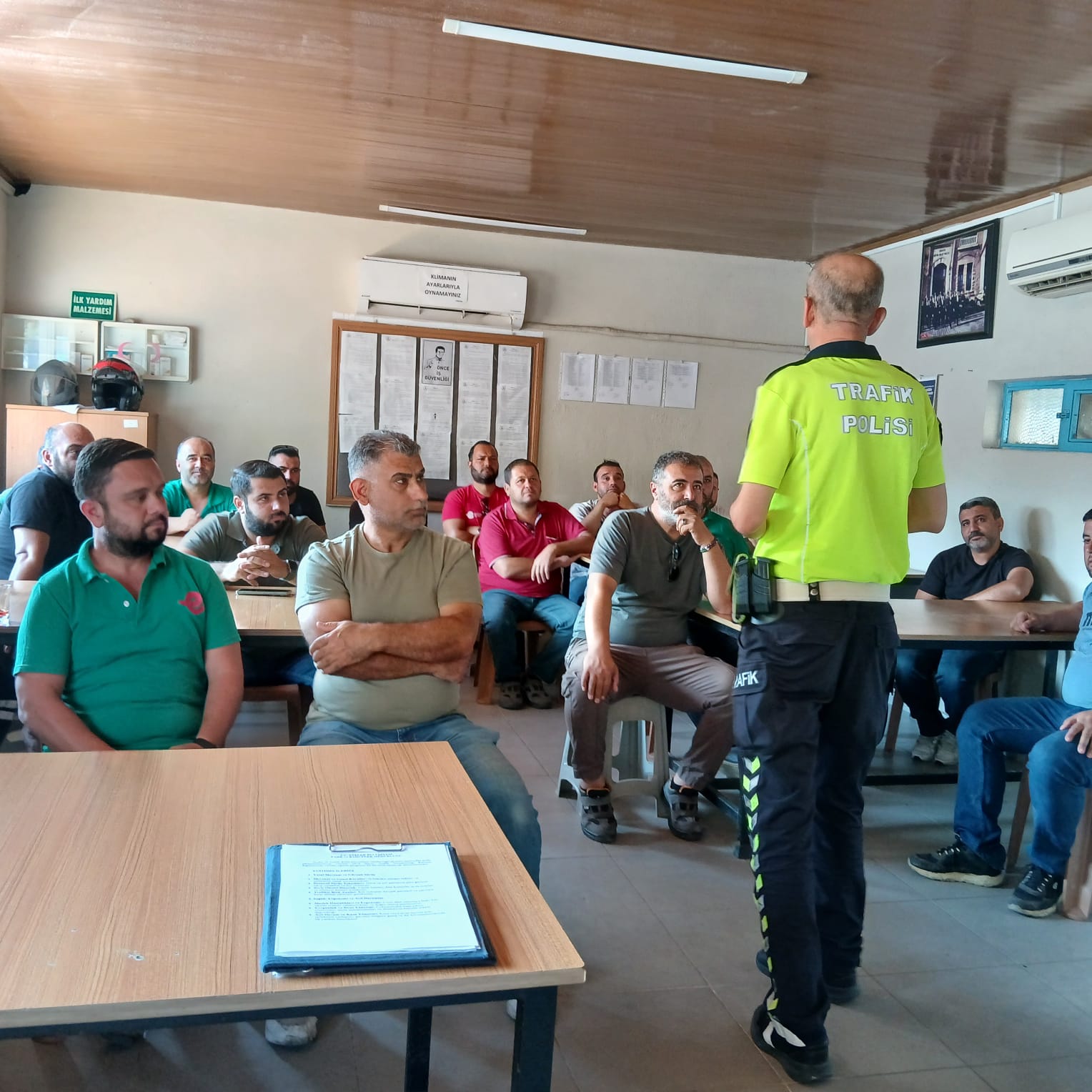EFELER BELEDİYESİNDEN SAHADA GÜVENLİK HAMLESİ: ŞÖFÖR PERSONELİNE KAPSAMLI TRAFİK EĞİTİMİ