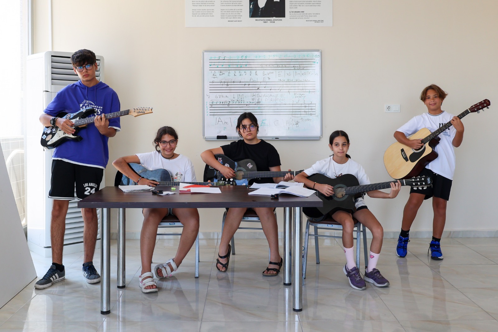 EFELER’DE SANAT ZAMANI: MÜZİK AKADEMİSİ KURSLARI BAŞLIYOR