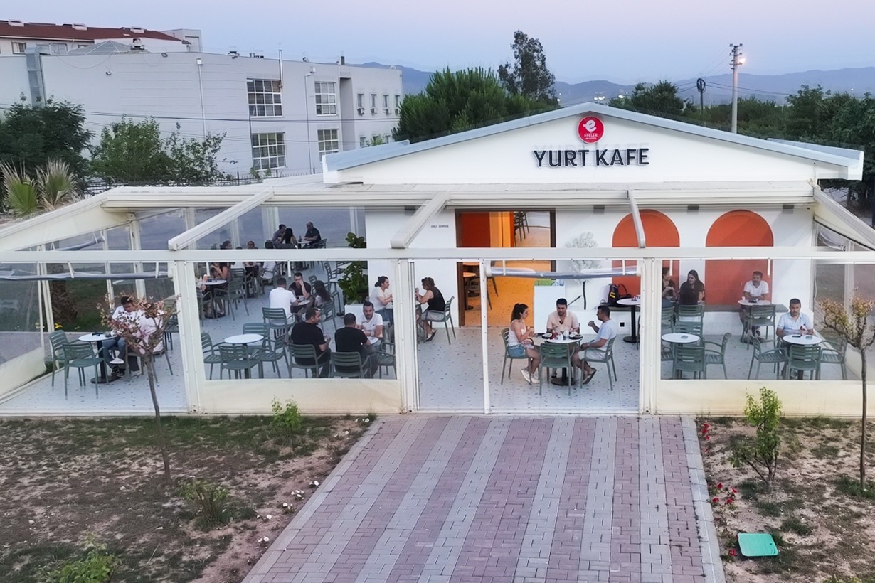 ÜNİVERSİTELİLERİN GÖZDE MEKANI YURT KAFE’YE YOĞUN İLGİ