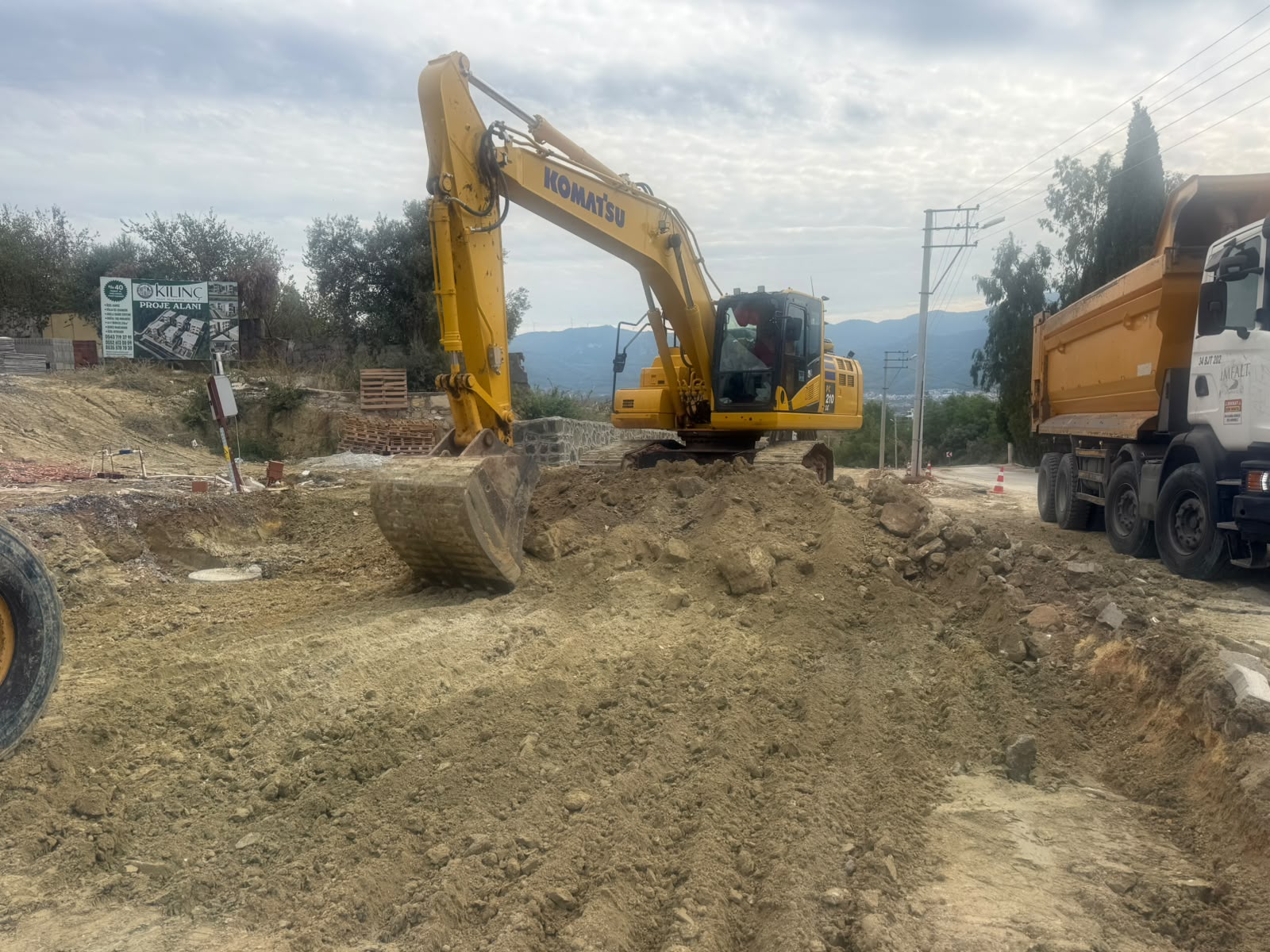 BAŞKAN ÇERÇİOĞLU’NDAN 17 İLÇEDE EŞ ZAMANLI YOL YAPIM VE YENİLEME ÇALIŞMALARI