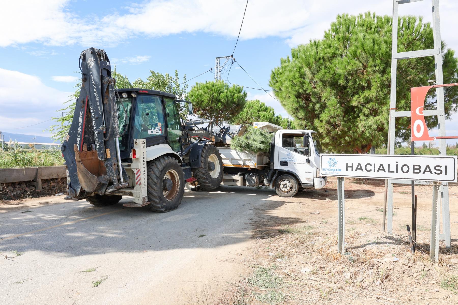 AYDIN BÜYÜKŞEHİR BELEDİYESİ PARK VE YEŞİL ALANLARDA ÇALIŞMALARINI SÜRDÜRÜYOR