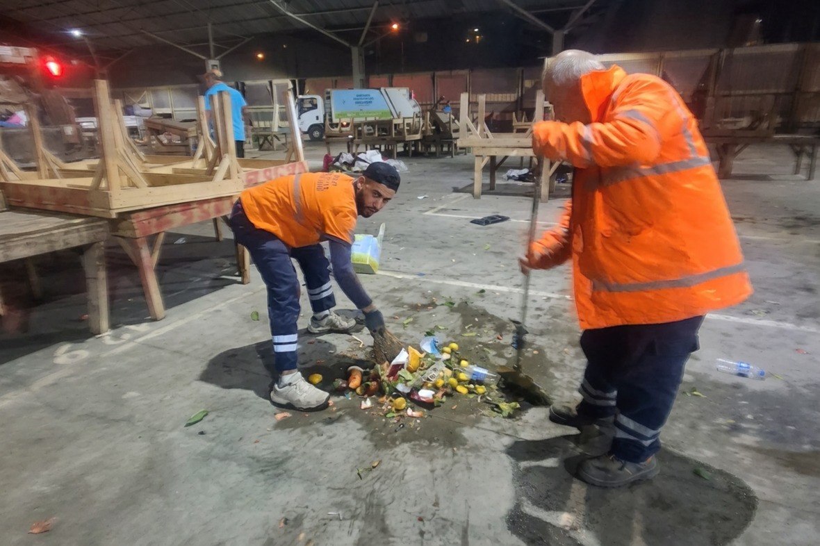 EFELER BELEDİYESİ’NDEN SEMT PAZARLARINA DETAYLI TEMİZLİK