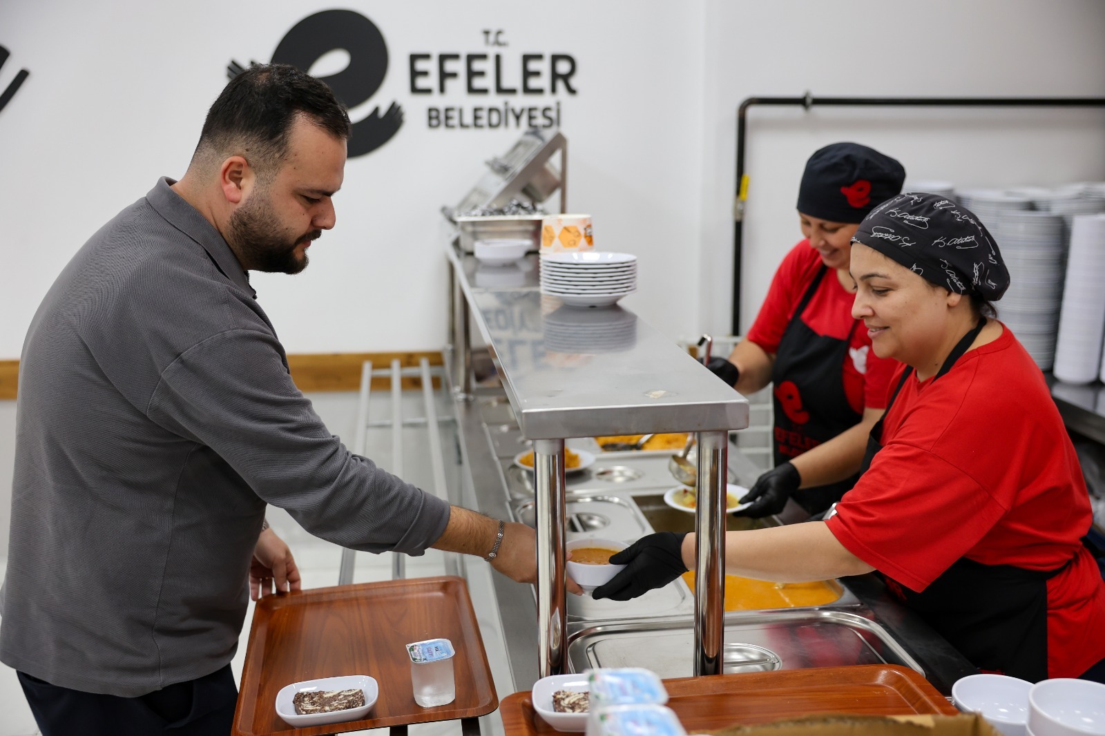 EFELER’İN HALK SOFRASI MİSAFİRLERİNİ AĞIRLAMAYA DEVAM EDİYOR